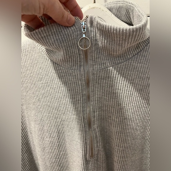 🩶 Ribbed Zip Collar Sweater – H&M – Size XL - Picture 7 of 9